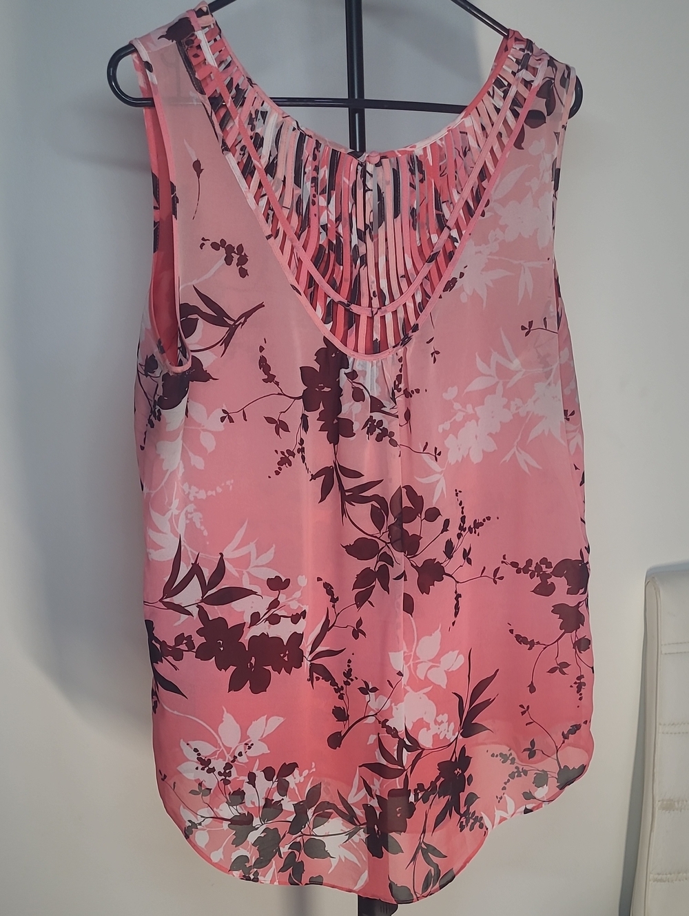 le chateau Pink Floral Sleeveless Camisole with Lattice Back XXL